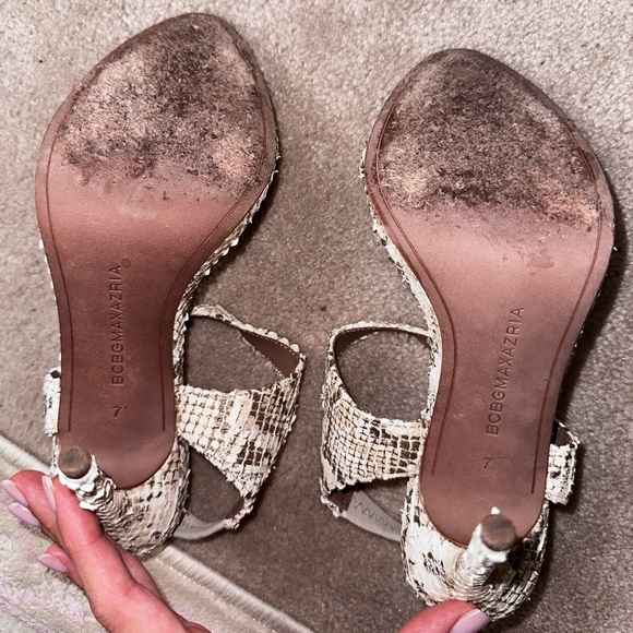 Snake skin looking heels by BCBG Max Azria - Picture 5 of 5